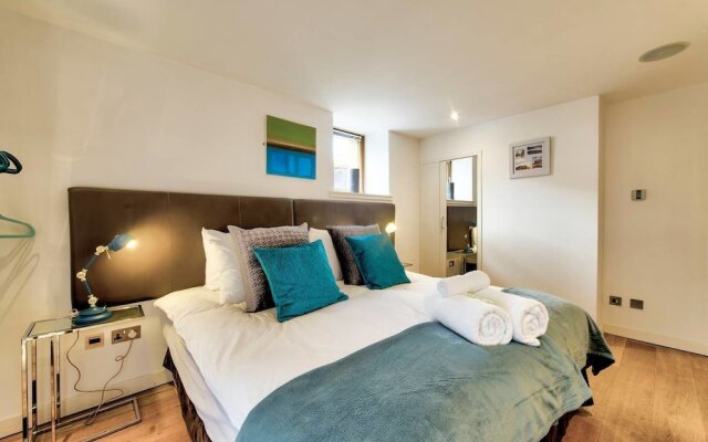 Quiet Mews Street Apartment in the Heart of Edinburgh