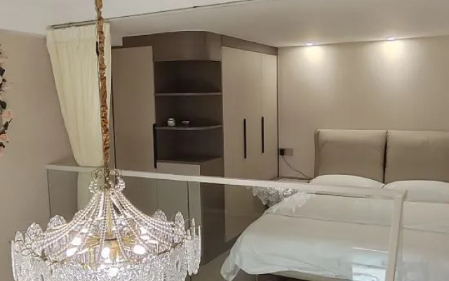 Lakeside Holiday Hotel (Kunming Sunac Dianchi Houhai Branch)