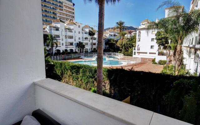 TIMON II, Luxury 3 bedroom Beachside Apartment