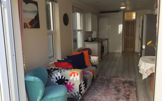 Inviting 6-bed House in London