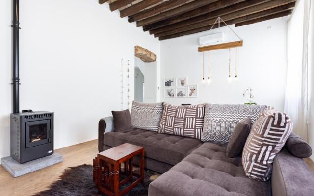 Home2Book Stunning Design House Arafo