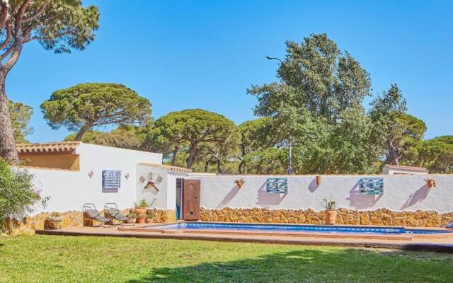 Villa Maymonis Chiclana de la Frontera by Ruralidays