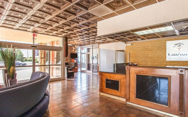 Clarion Inn & Suites University Center