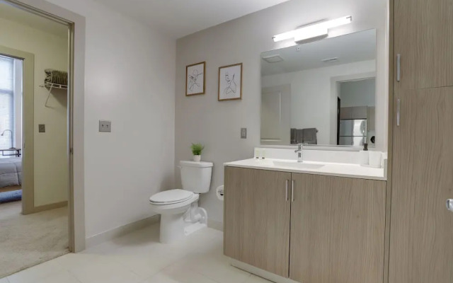 Fantastic Condo at Crystal City With Gym