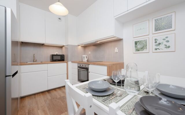 Apartment Legnicka by Renters