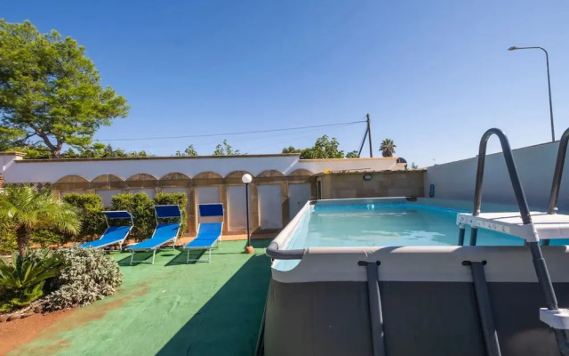 Sirena Apartment in Luxury Villa With Shared Pool