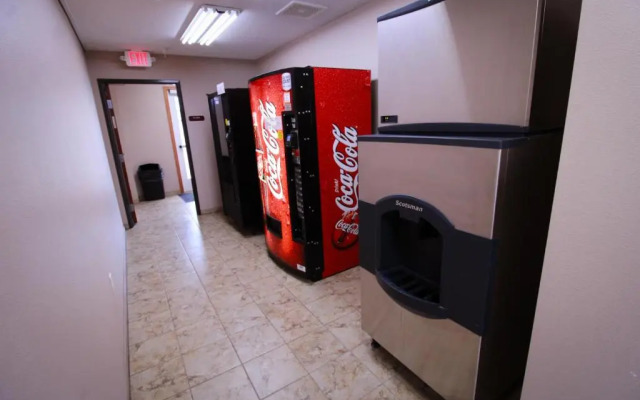 Canby Inn And Suites