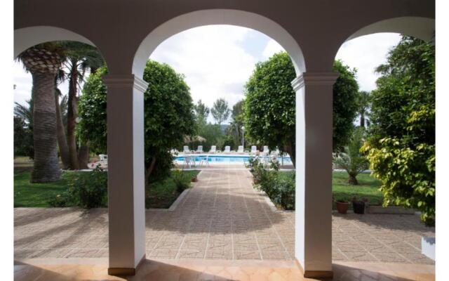 Villa Nieves is a beautiful villa set in a rural location yet it is still only a 5 minute drive from San Antonio and San Rafael