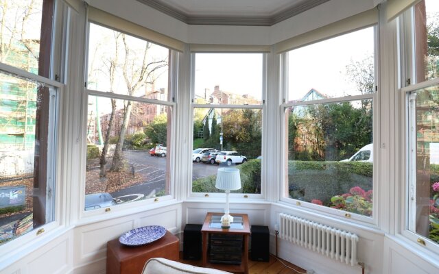 Period Deco flat in west end