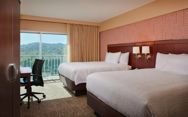 Courtyard by Marriott Los Angeles - Sherman Oaks