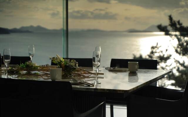 Laterrace Cove Suite