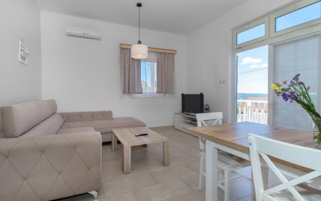 Beautiful Apartment in Dramalj With Wifi and 2 Bedrooms