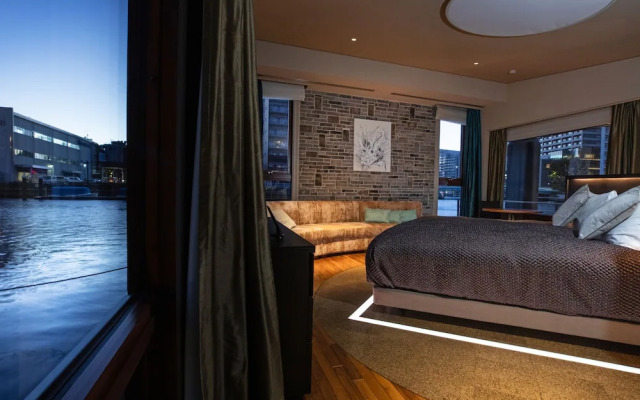 PETALS TOKYO - Floating Hotel
