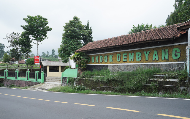 OYO 2157 Pondok Gembyang Air Panas Alam