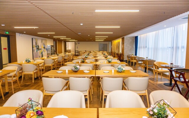Shining Star Health Apartment Hotel