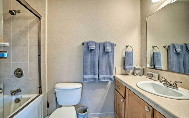 Gold Beach Townhome With Ocean Views & Sunroom!