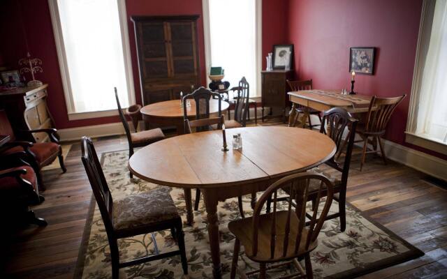 Main Street Bed & Breakfast Established in 1810