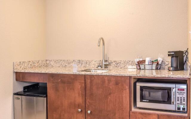 Comfort Inn & Suites Piqua-Near Troy-I75