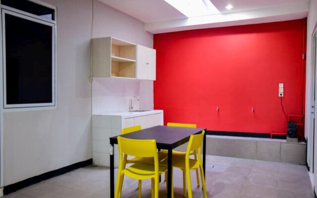 RedDoorz Plus near Mall Kelapa Gading