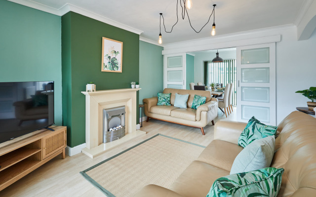 Host   Stay   Greenway House