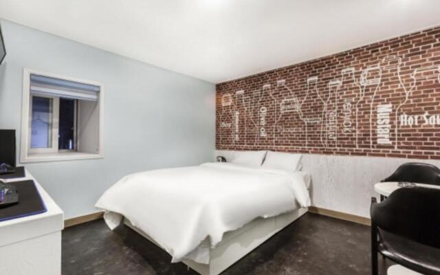 Yogi Motel