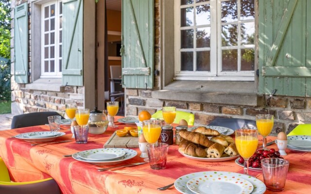 Cozy Holiday Home in Saint-Denis with Swimming Pool