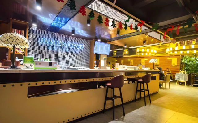 James Joyce Coffetel (Wuhan Xudong Xujiapeng Metro Station)