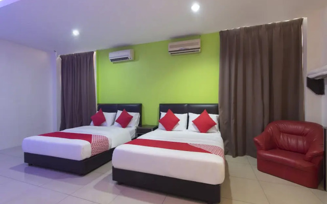 OYO 44072 Mines Cempaka Hotel