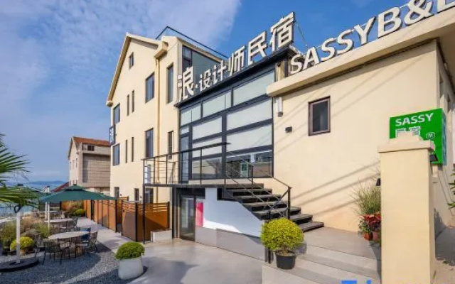 Waves · Designer Boutique Homestay (Laoshan Scenic Area Branch) – Exterior – Qingdao