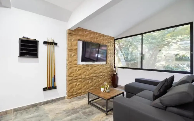 Provenza 5BR Jacuzzi 1 Block from Lleras
