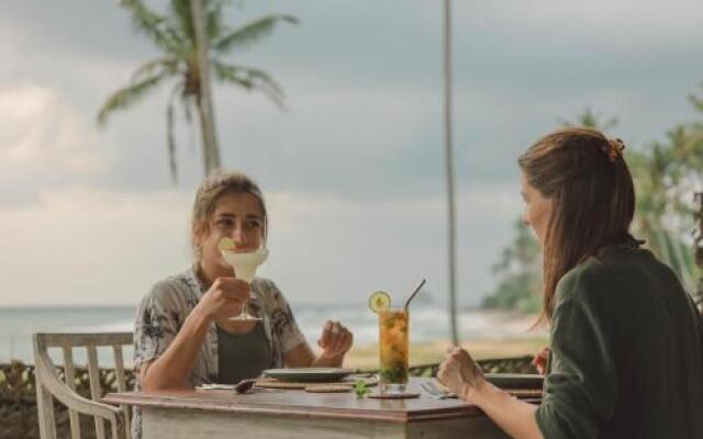 Naomi Beach Resort