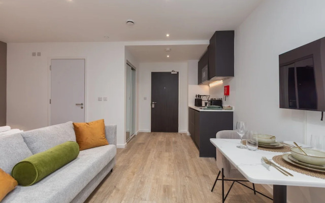 Spacious Studio Near City Centre