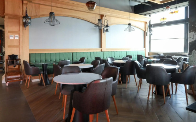 Expoist Hotel