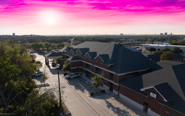 Texas Bungalows Hotel & Hotel Que at Lakeline Austin Cedar Park
