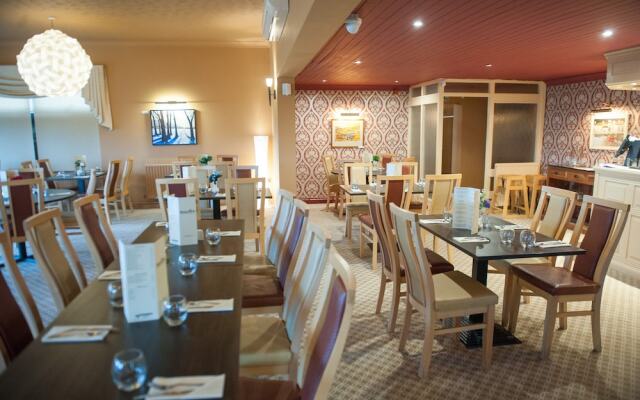 Llanwenarth Hotel & Riverside Restaurant
