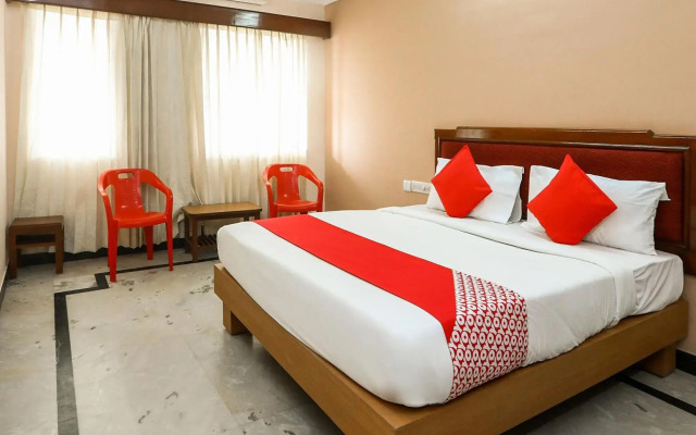 OYO 17056 Hotel Chandra Palace