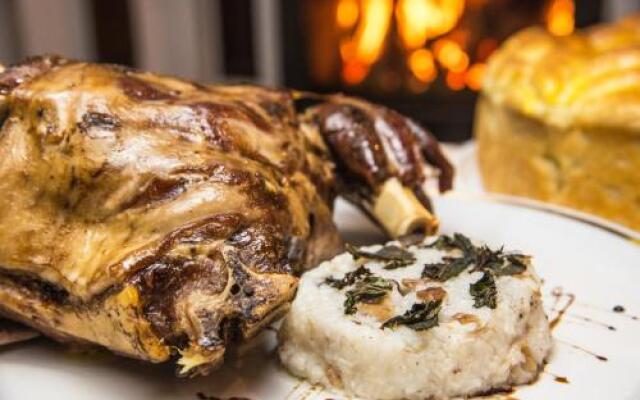 Kostadinovi Kashti Complex