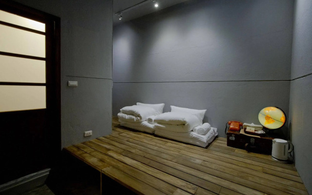 Solo Singer Hotel