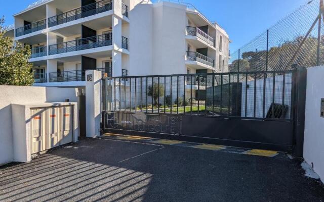 Superbe T2 en résidence avec piscine et parking