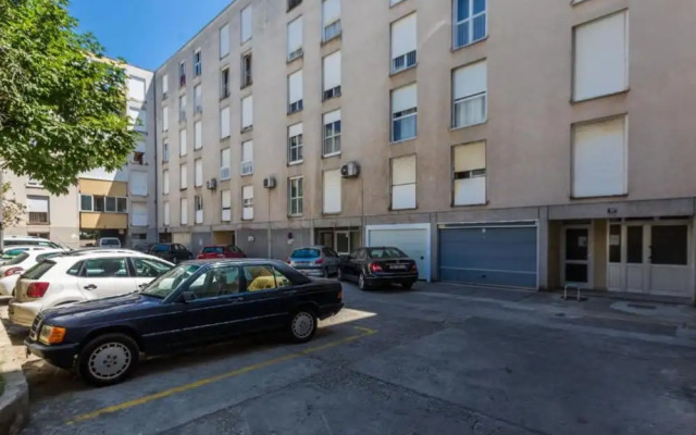 Stylish Two Bedroom Apartment Retreat With Balcony in Zadar
