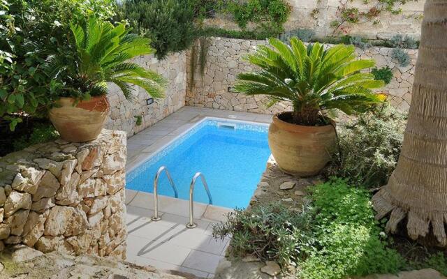 Apartment 3 With Pool And Sea View