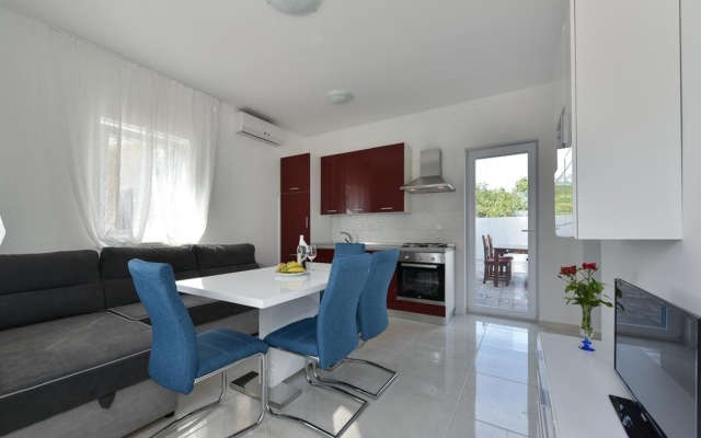 Holiday house Ani 1 - with pool : Privlaka, Zadar riviera