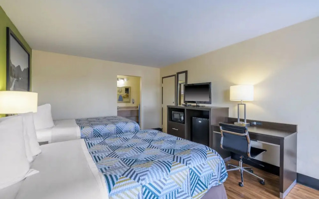 Super 8 Motel - Forsyth