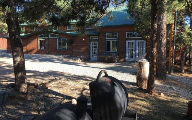 The Lodge at Lazy Bear Retreat