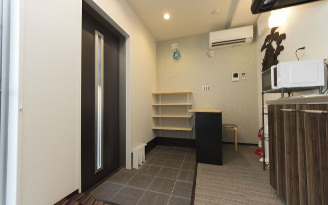 Ryoma Higashiazuma - Hostel