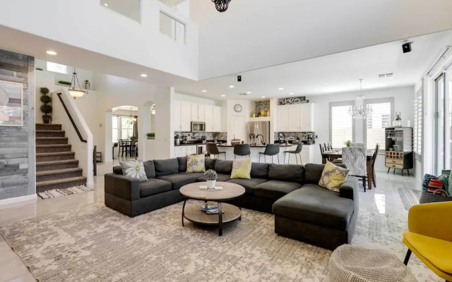 Pool, Fire Pit & Grill: Goodyear Home!