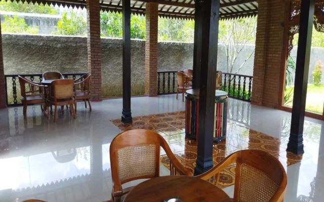 Adine Guest House
