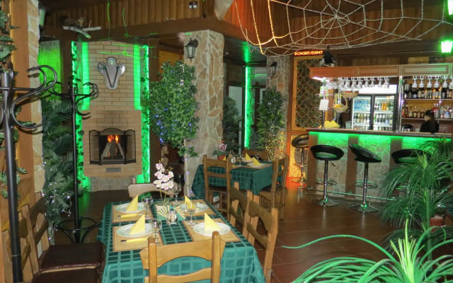 Отель Эсмеральд