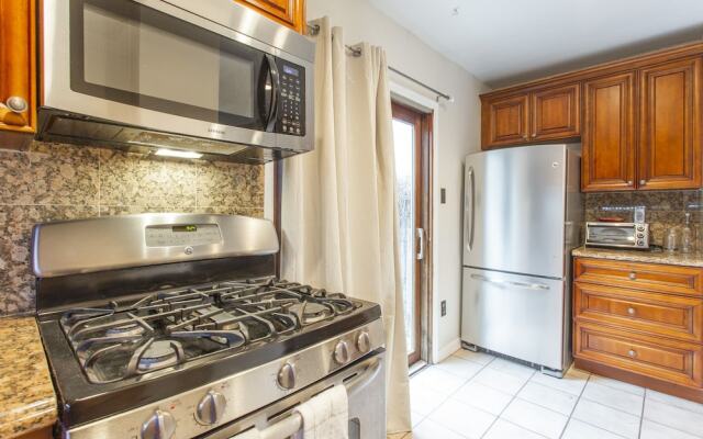 Fairmount GEM With Patio in the of it all