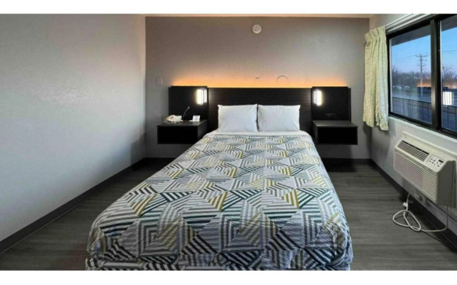 Motel 6 Janesville, WI